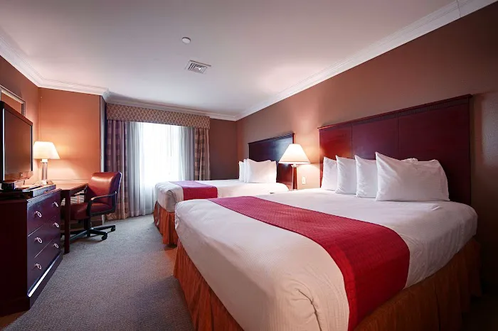 Riverview Inn & Suites 4