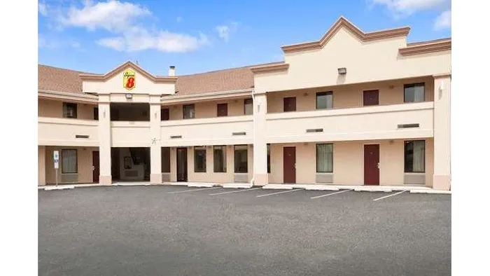 Super 8 by Wyndham Rahway/Newark 4