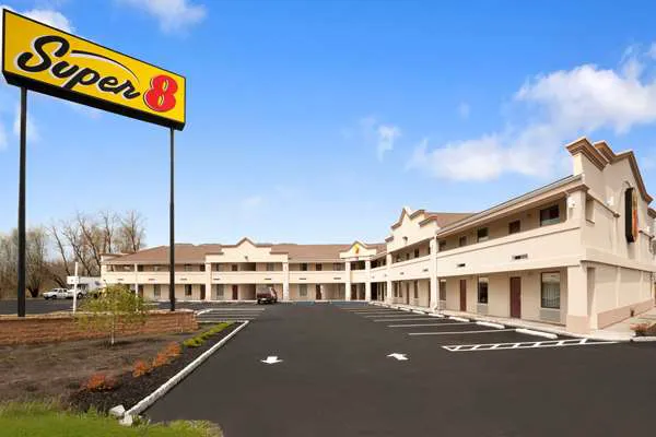 Super 8 by Wyndham Rahway/Newark 4