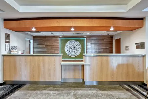 Fairfield Inn & Suites Woodbridge 5