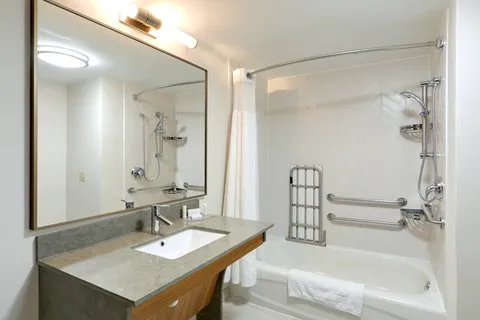 Fairfield Inn & Suites Woodbridge 5
