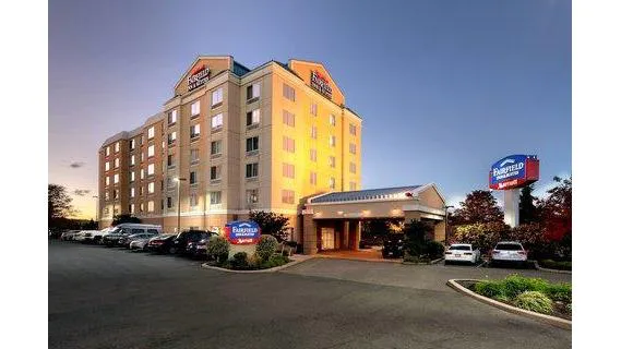 Fairfield Inn & Suites Woodbridge 5
