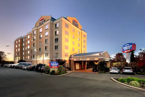 Fairfield Inn & Suites Woodbridge 5