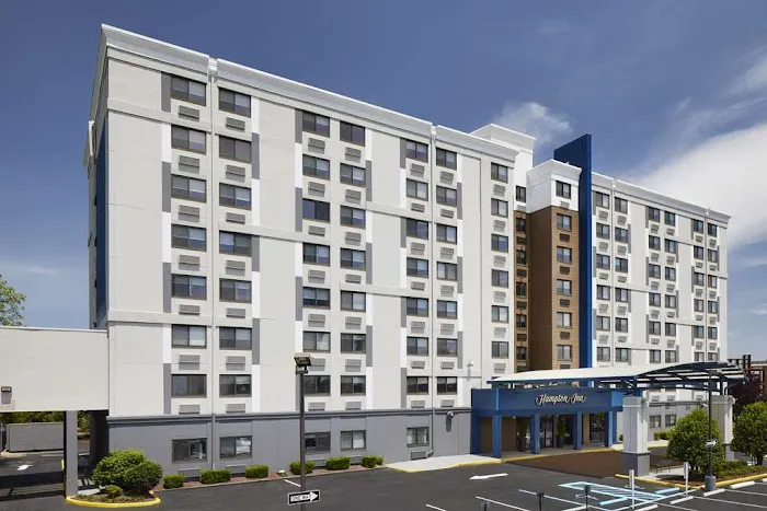 Hampton Inn Newark Airport 4