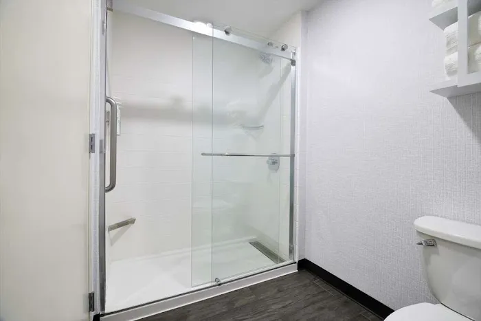 Hampton Inn Newark Airport 4