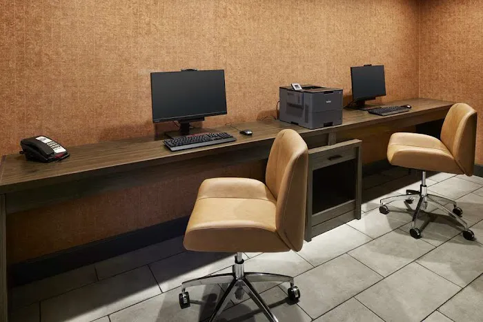 Hampton Inn Newark Airport 4