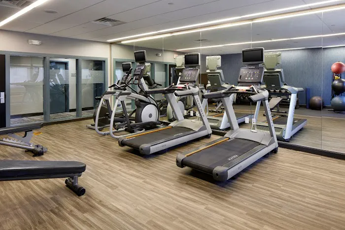 Hampton Inn Newark Airport 4