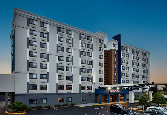 Hampton Inn Newark Airport 4