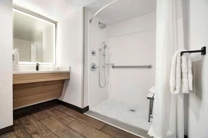 Hampton Inn Newark Airport 4