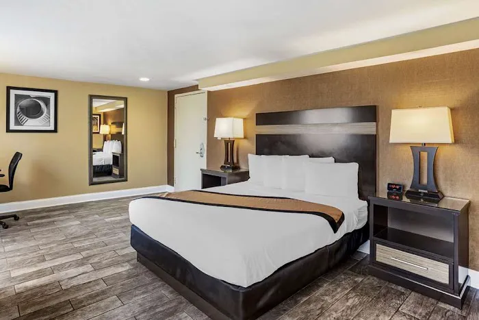 Best Western Plus Newark Airport West 4