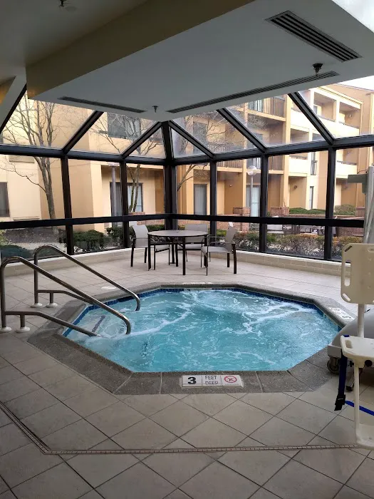 Courtyard Newark Liberty International Airport 4