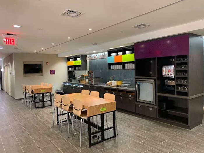 Home2 Suites by Hilton Newark Airport 4