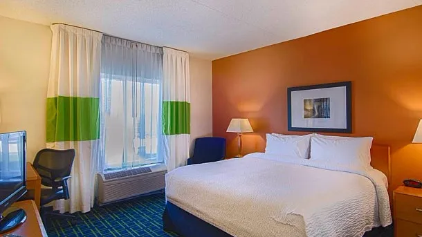 Fairfield Inn & Suites Newark Liberty International Airport 4