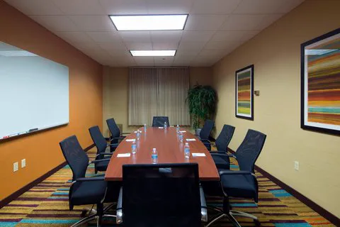 Fairfield Inn & Suites Newark Liberty International Airport 4