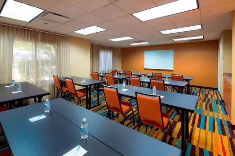Fairfield Inn & Suites Newark Liberty International Airport 4