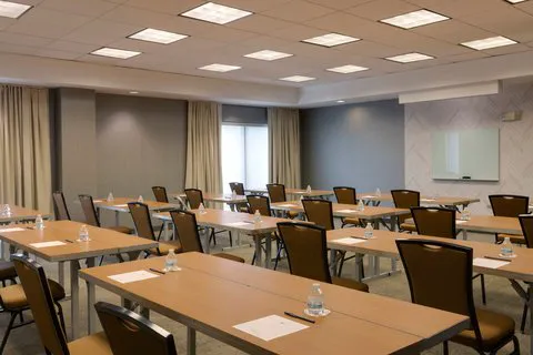 SpringHill Suites Newark Liberty International Airport 4