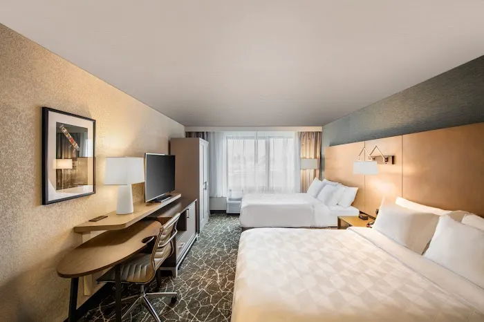 Holiday Inn Newark International Airport by IHG 4