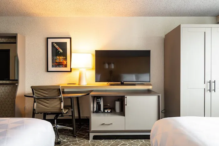 Holiday Inn Newark International Airport by IHG 4