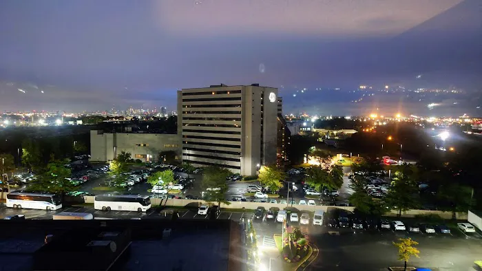 Ramada Plaza by Wyndham Newark International Airport 4