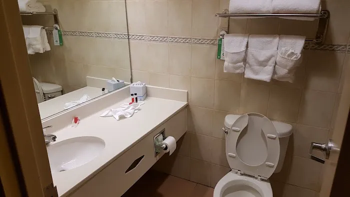 Ramada Plaza by Wyndham Newark International Airport 4