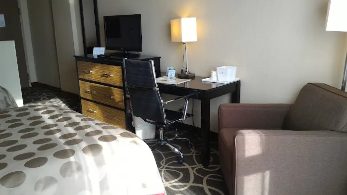 Ramada Plaza by Wyndham Newark International Airport 4