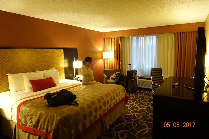 Ramada Plaza by Wyndham Newark International Airport 4