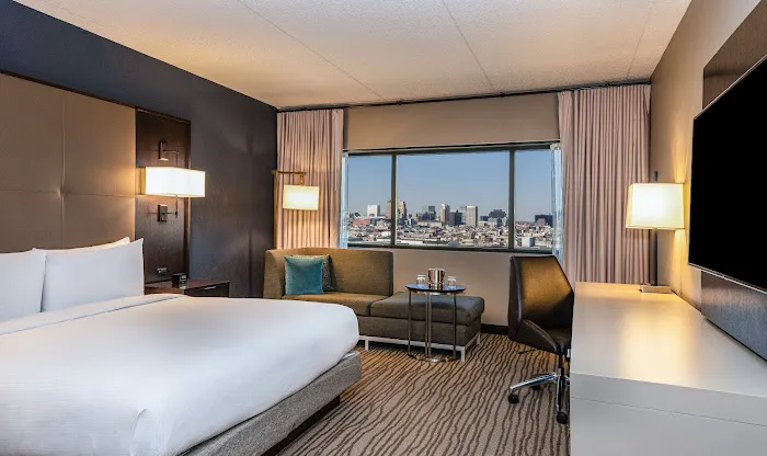 DoubleTree by Hilton Hotel Newark Airport 4