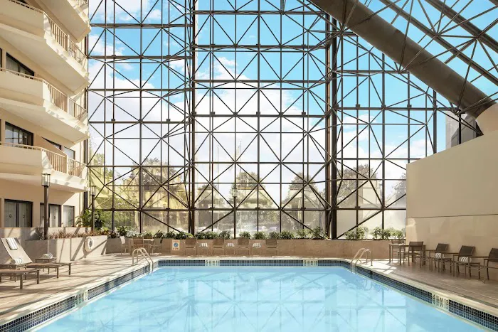 DoubleTree by Hilton Hotel Newark Airport 4