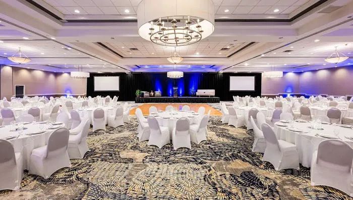 DoubleTree by Hilton Hotel Newark Airport 4