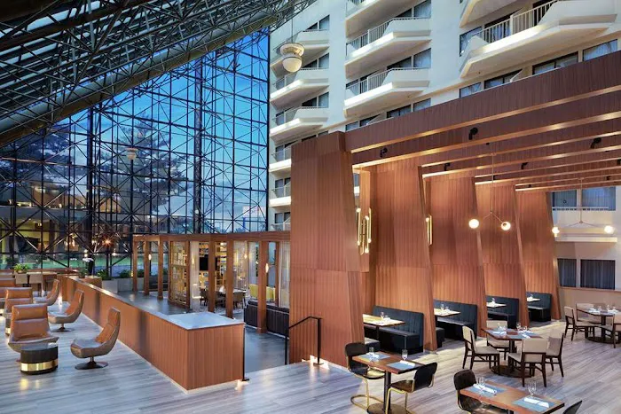 DoubleTree by Hilton Hotel Newark Airport 4