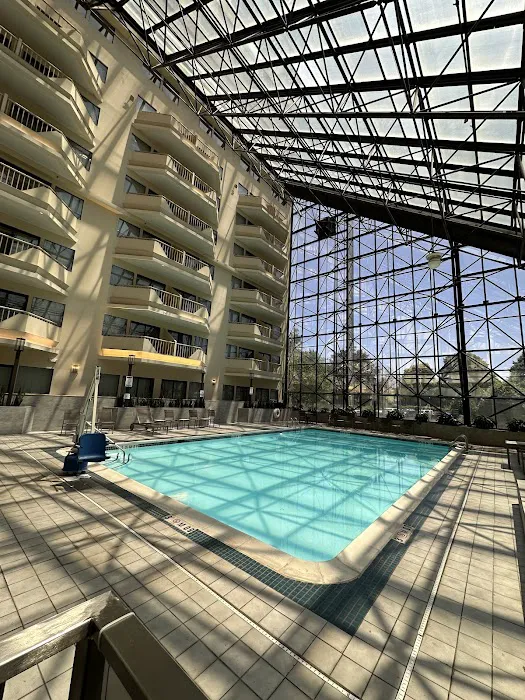 DoubleTree by Hilton Hotel Newark Airport 4