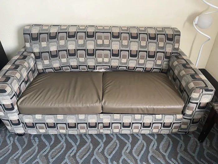 Howard Johnson by Wyndham Newark Airport 4
