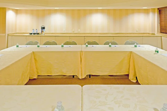 Rockville Centre Hotel 4