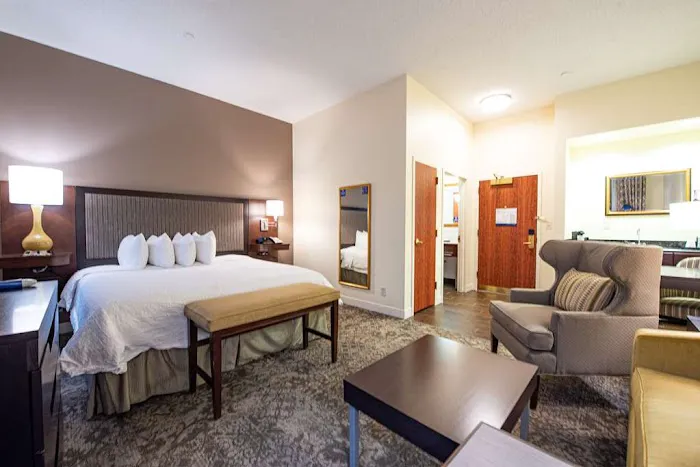 Hampton Inn & Suites Rockville Centre 4