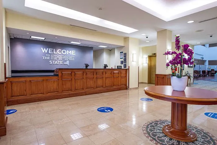 Hampton Inn & Suites Rockville Centre 4