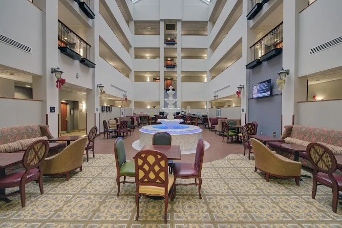 Hampton Inn & Suites Rockville Centre 4