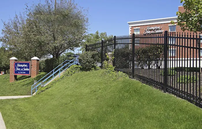 Hampton Inn & Suites Rockville Centre 4