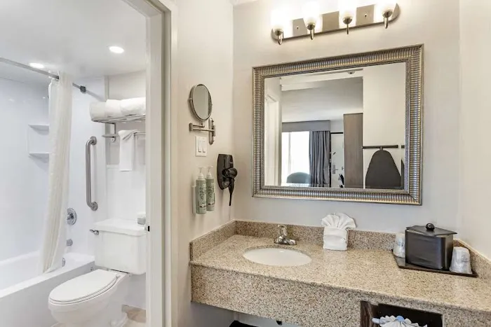 Best Western Mill River Manor 4