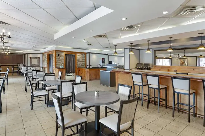 Best Western Mill River Manor 4