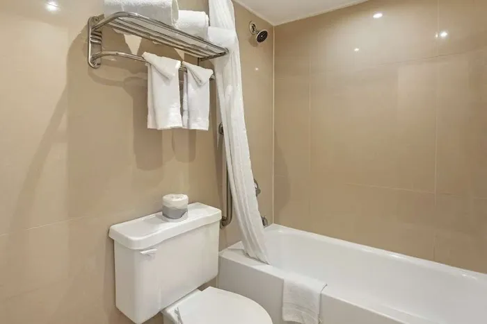 Best Western Mill River Manor 4