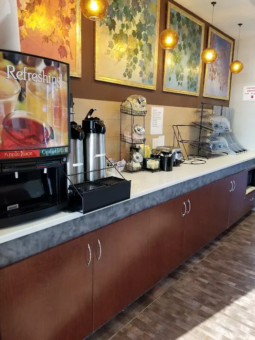Ramada by Wyndham Rockville Centre 4
