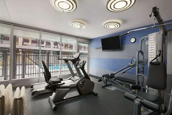 Ramada by Wyndham Rockville Centre 4