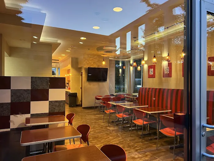Ramada by Wyndham Rockville Centre 4