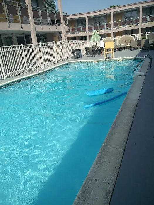 Ramada by Wyndham Rockville Centre 4