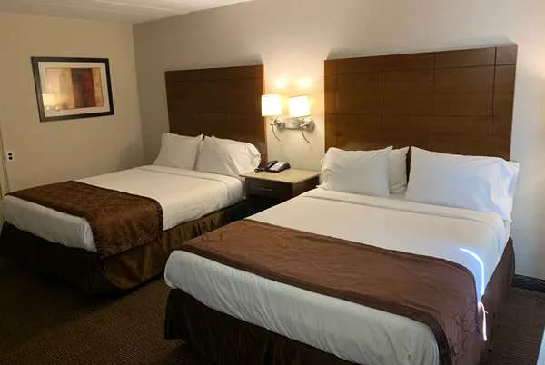 Ramada by Wyndham Rockville Centre 4