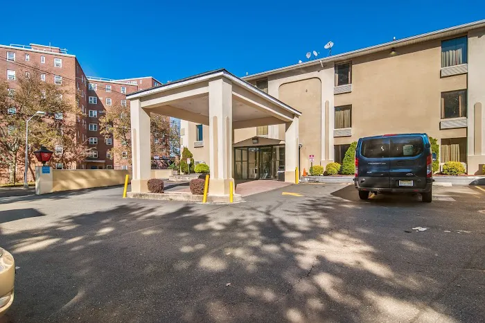 Red Carpet Inn - Newark Irvington 4
