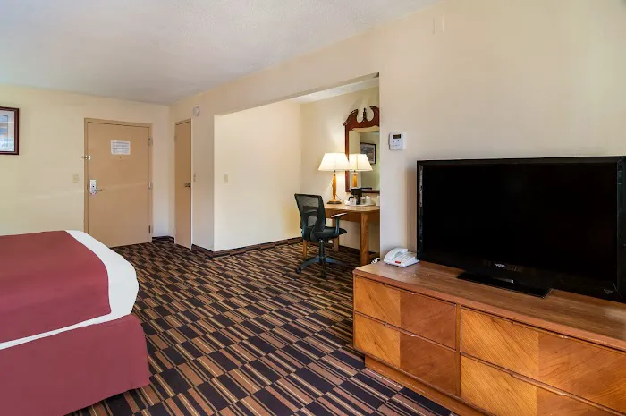 Red Carpet Inn - Newark Irvington 4