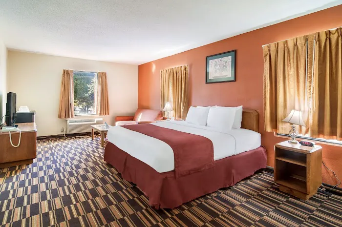 Red Carpet Inn - Newark Irvington 4