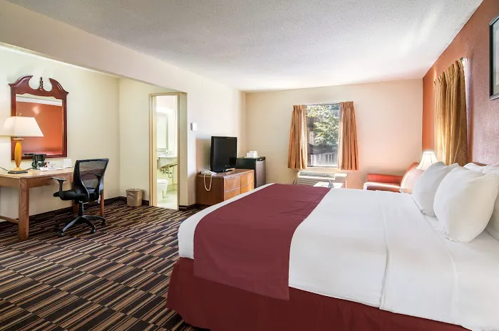 Red Carpet Inn - Newark Irvington 4