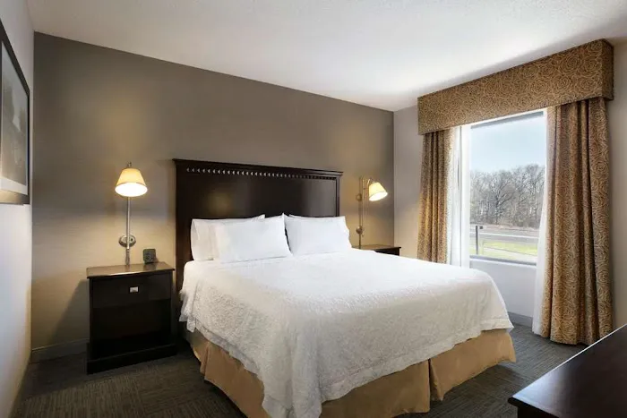 Hampton Inn & Suites Mahwah 4